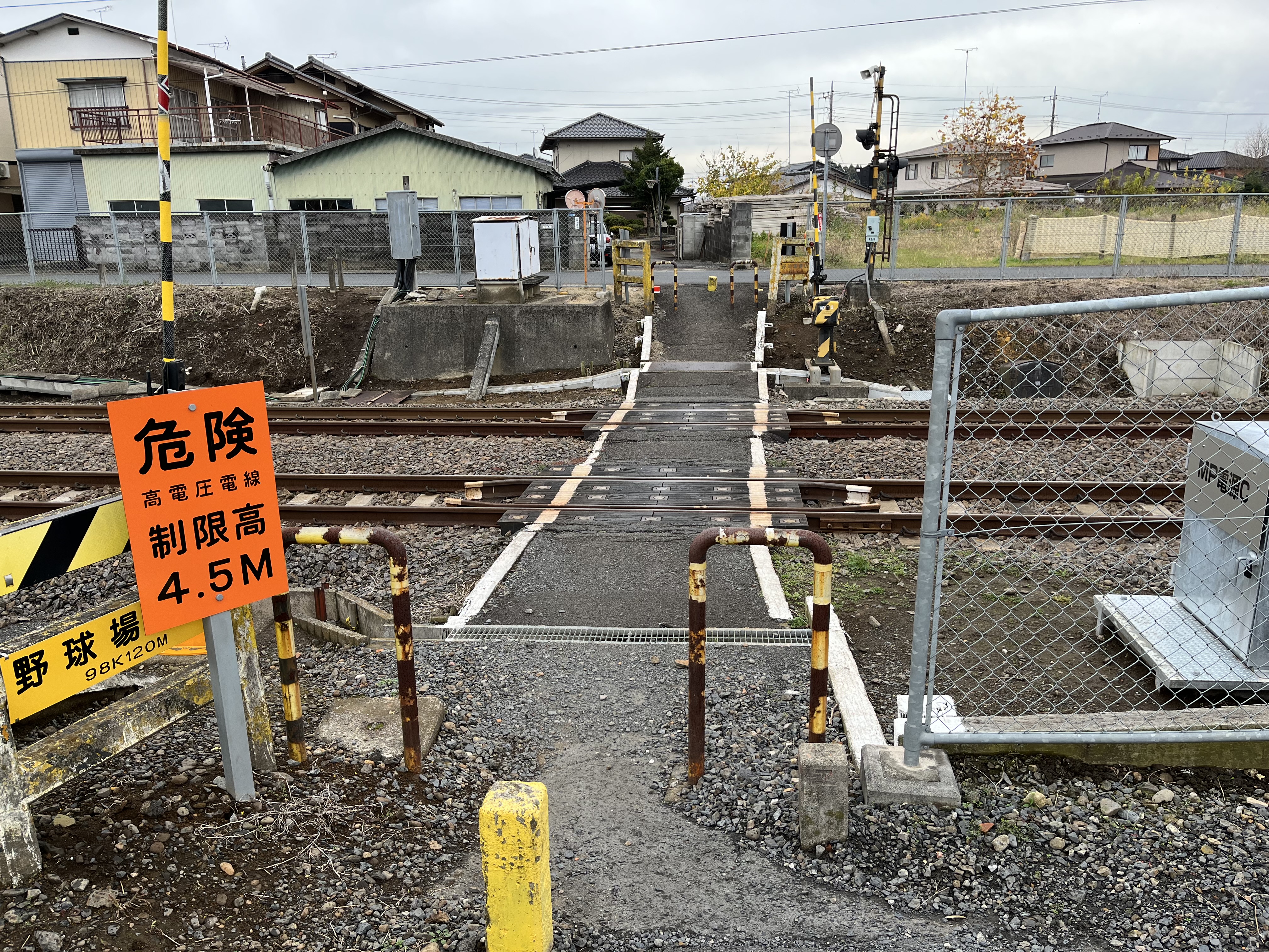 野球場踏切写真